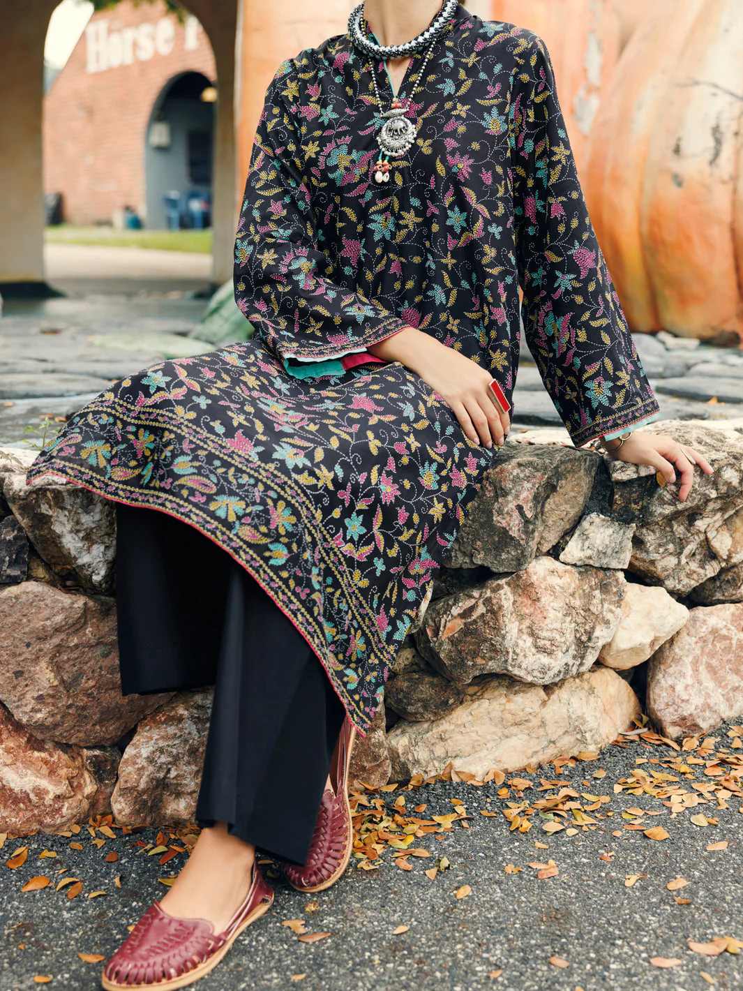 BLACK LAWN KURTI | AL-LK-1042/FB-1042A - Image 2