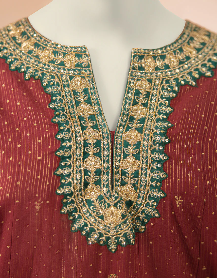 MAROON TEXTURED 3PC STITCHED | JGK-S-JTF-25-757 FB/RANG-E-ZARI-1 - Image 4